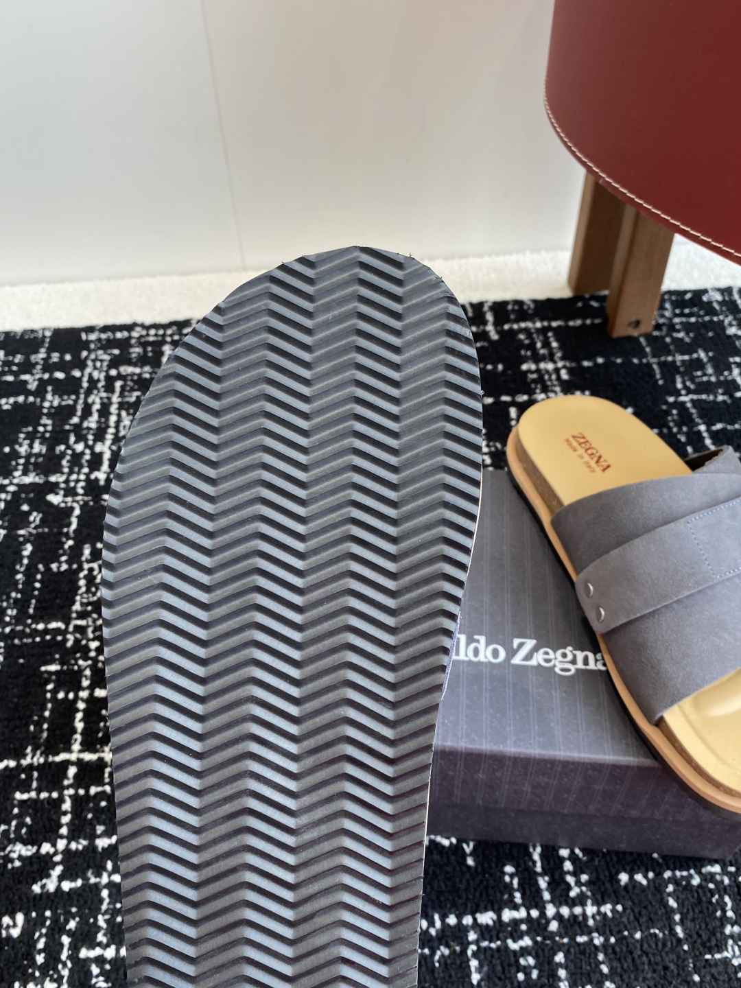 代购级
ZEGNA 杰尼亚 xxx系列 一字 厚底 老钱风 凉拖鞋

原版购入开发 做货 这款zegna