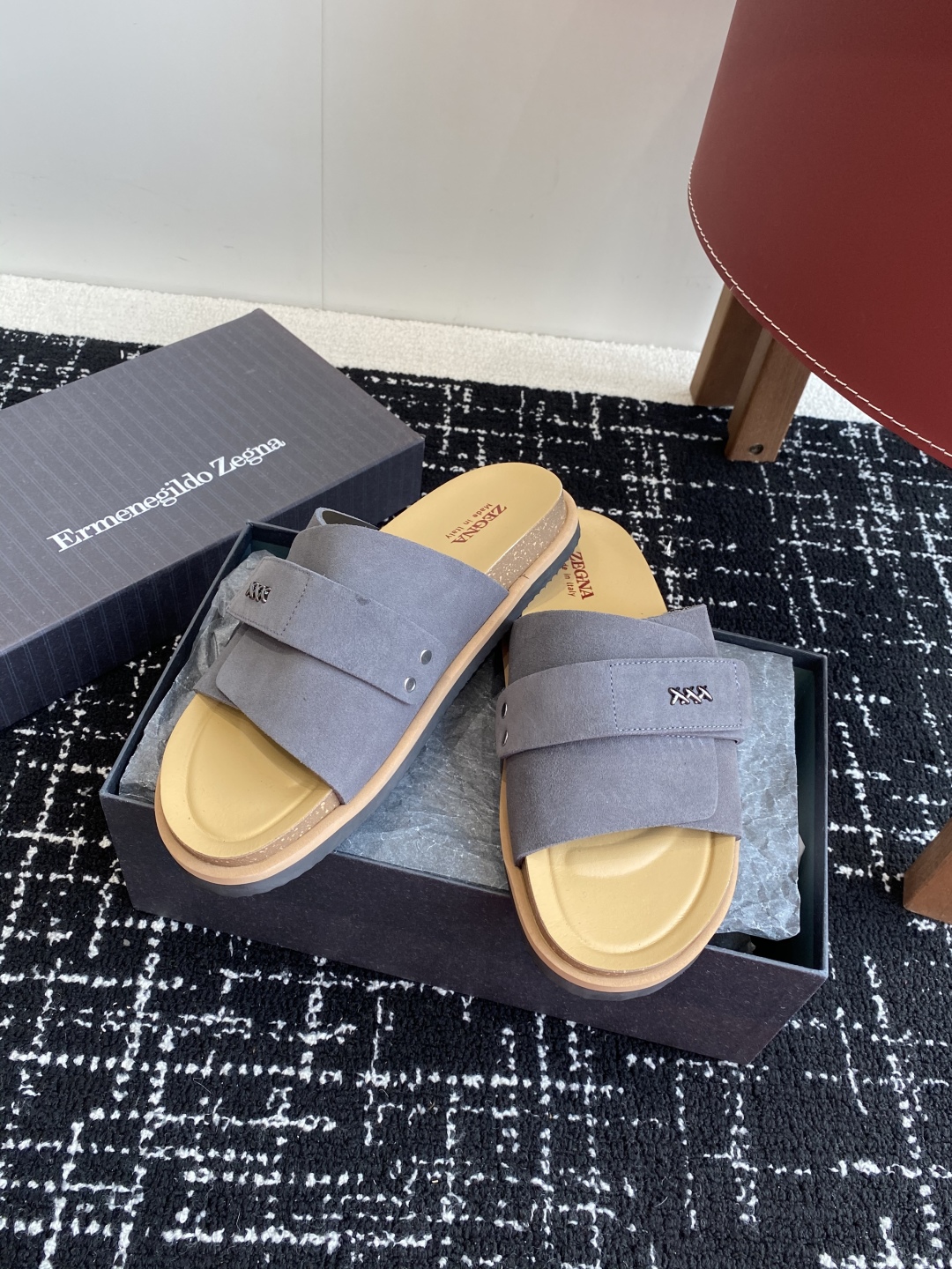 代购级
ZEGNA 杰尼亚 xxx系列 一字 厚底 老钱风 凉拖鞋

原版购入开发 做货 这款zegna