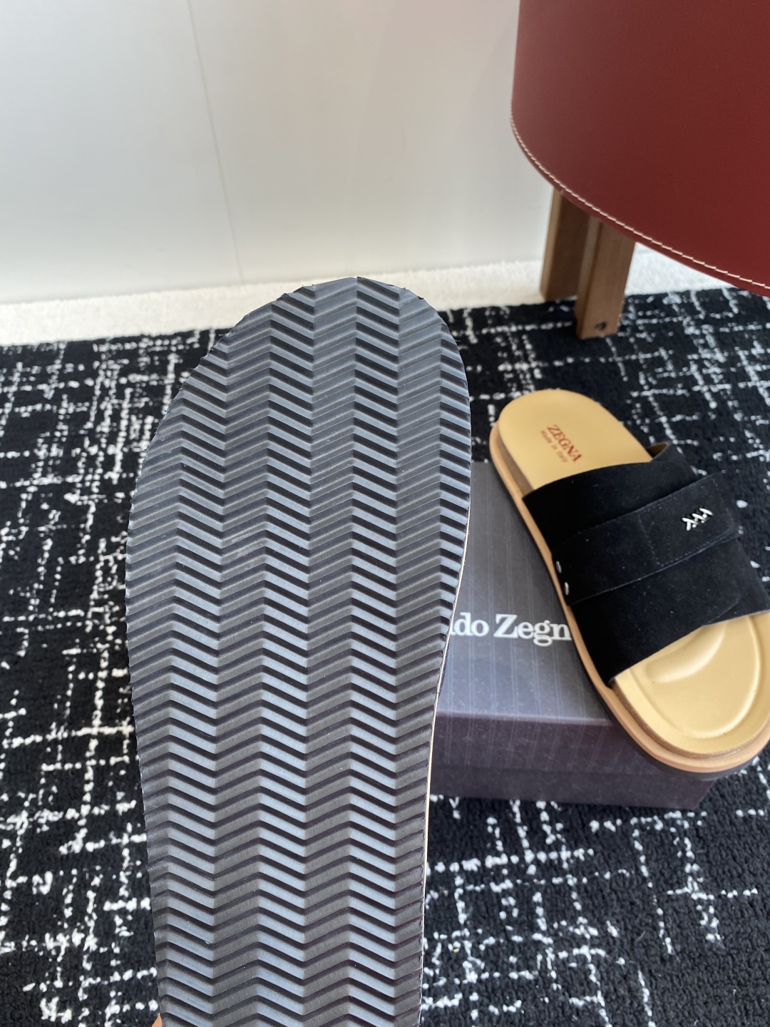 代购级
ZEGNA 杰尼亚 xxx系列 一字 厚底 老钱风 凉拖鞋

原版购入开发 做货 这款zegna