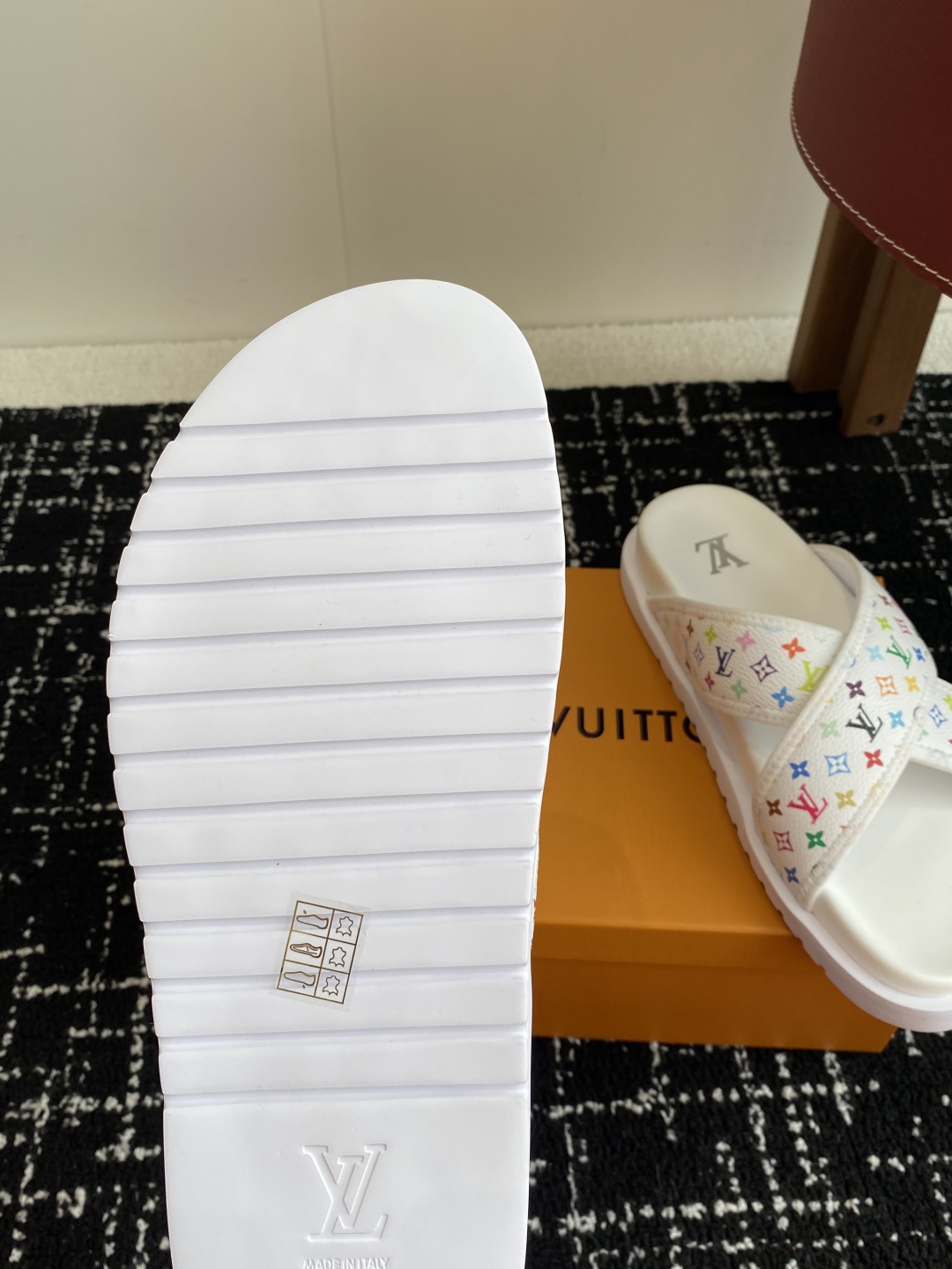 代购级
Louis vuitton 25ss 沙滩拖 又一爆款 最新 顶配版本

LV一出即巅峰的超爆款