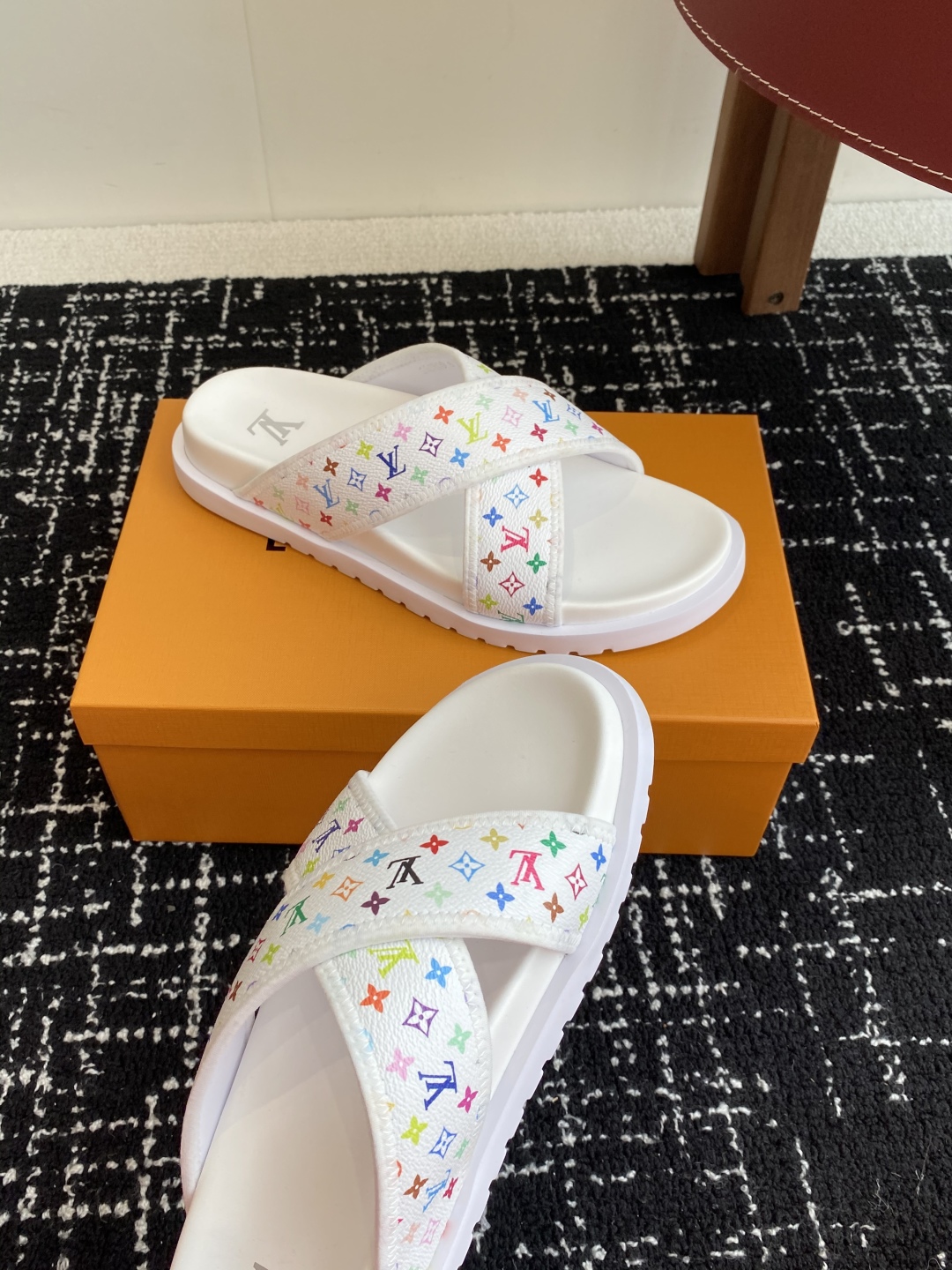 代购级
Louis vuitton 25ss 沙滩拖 又一爆款 最新 顶配版本

LV一出即巅峰的超爆款