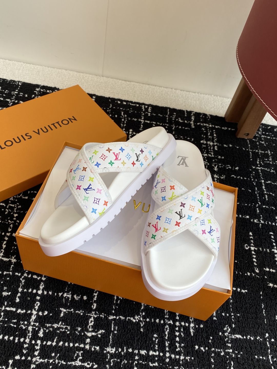代购级
Louis vuitton 25ss 沙滩拖 又一爆款 最新 顶配版本

LV一出即巅峰的超爆款