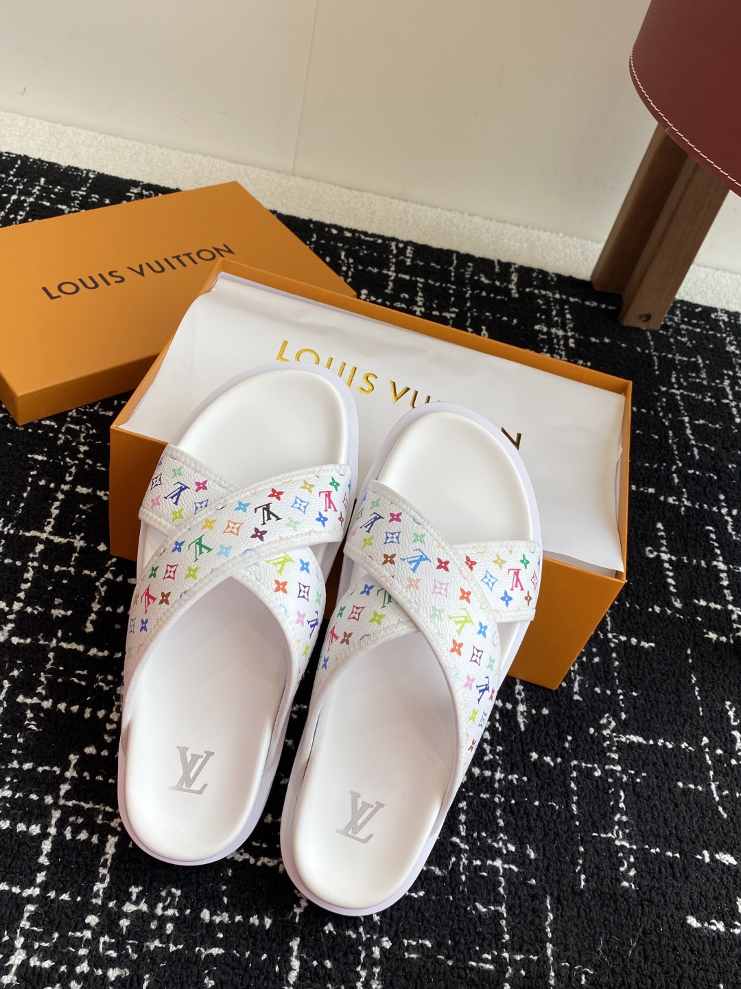 代购级
Louis vuitton 25ss 沙滩拖 又一爆款 最新 顶配版本

LV一出即巅峰的超爆款