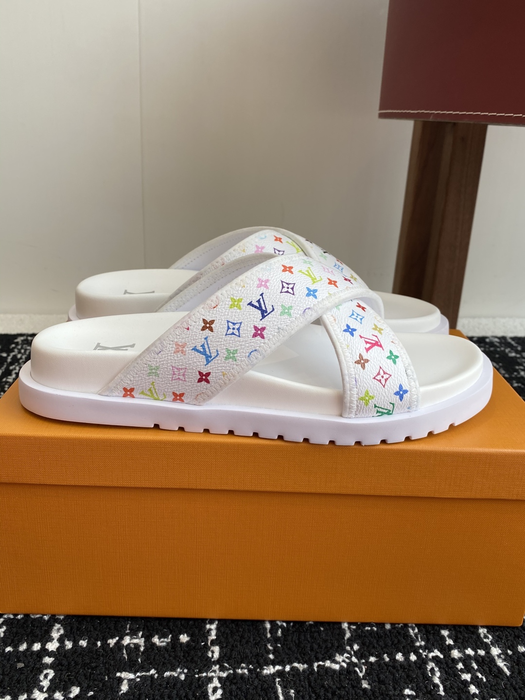代购级
Louis vuitton 25ss 沙滩拖 又一爆款 最新 顶配版本

LV一出即巅峰的超爆款