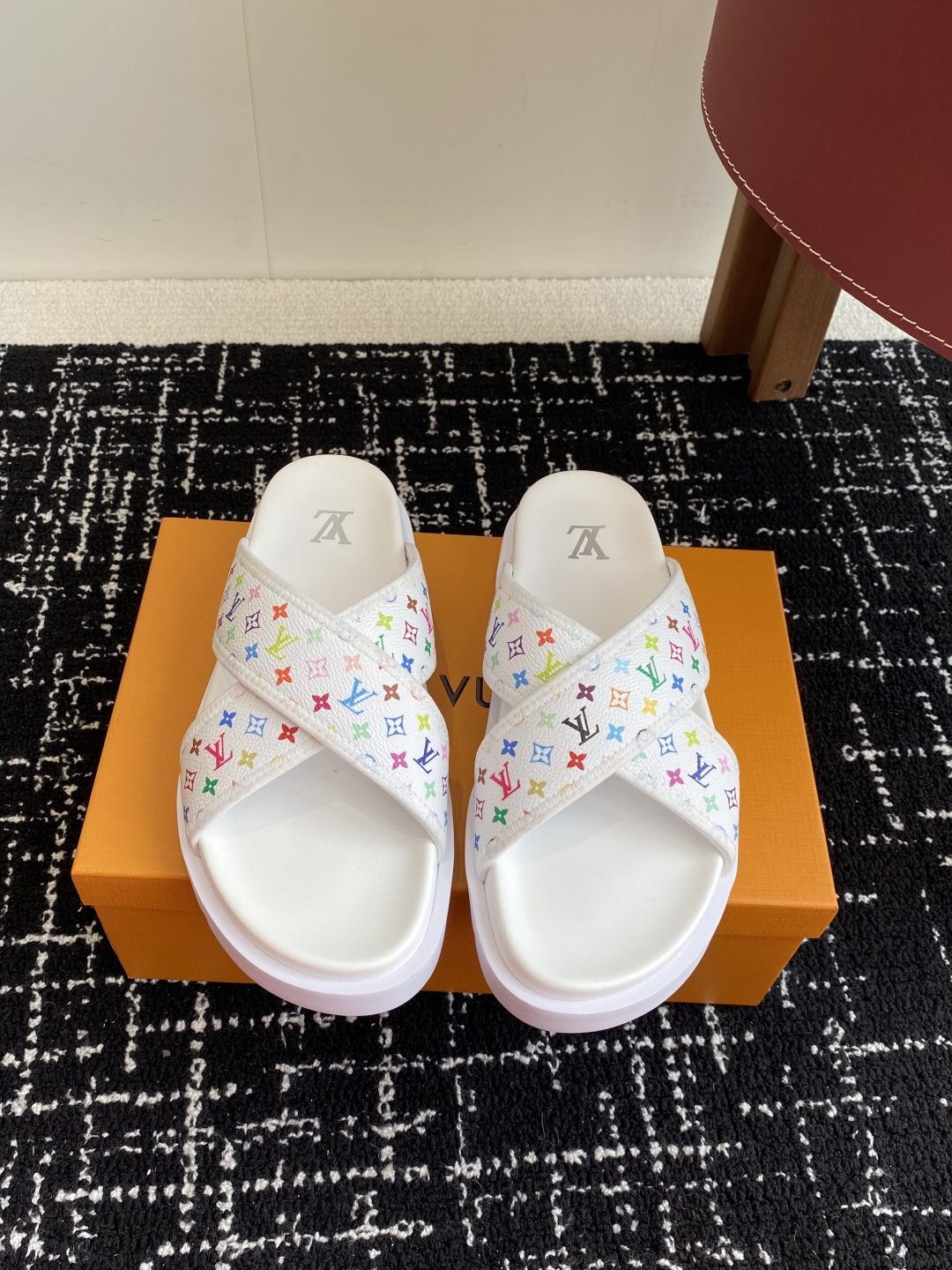 代购级
Louis vuitton 25ss 沙滩拖 又一爆款 最新 顶配版本

LV一出即巅峰的超爆款