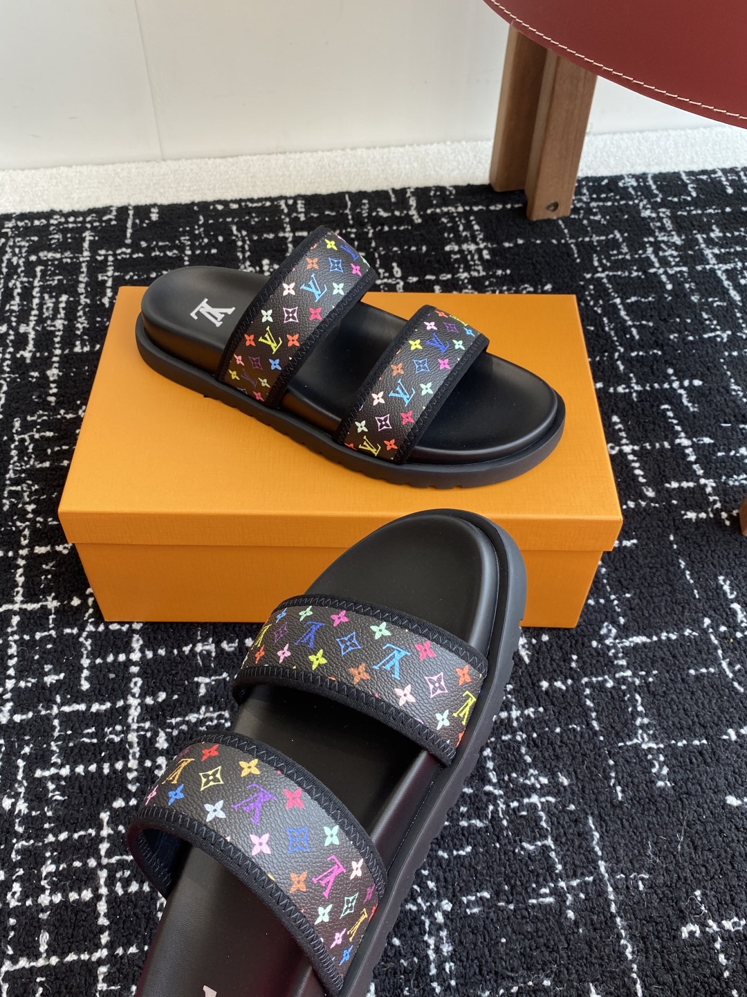 代购级
Louis vuitton 25ss 沙滩拖 又一爆款 最新 顶配版本

LV一出即巅峰的超爆款