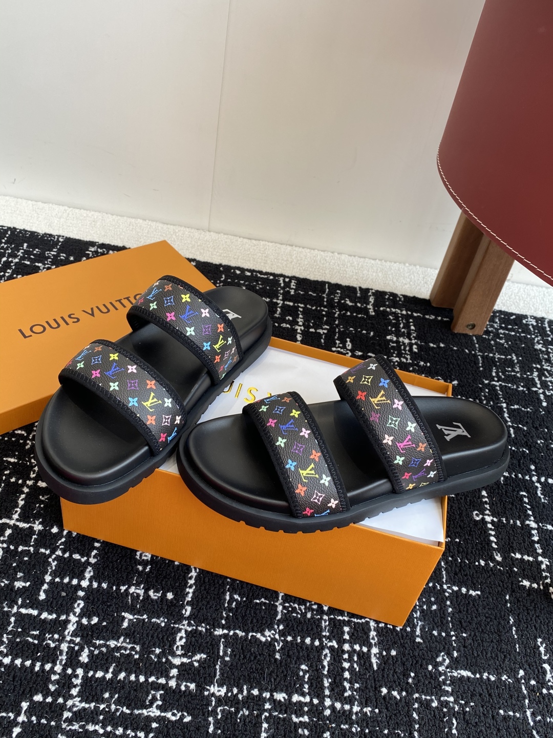 代购级
Louis vuitton 25ss 沙滩拖 又一爆款 最新 顶配版本

LV一出即巅峰的超爆款