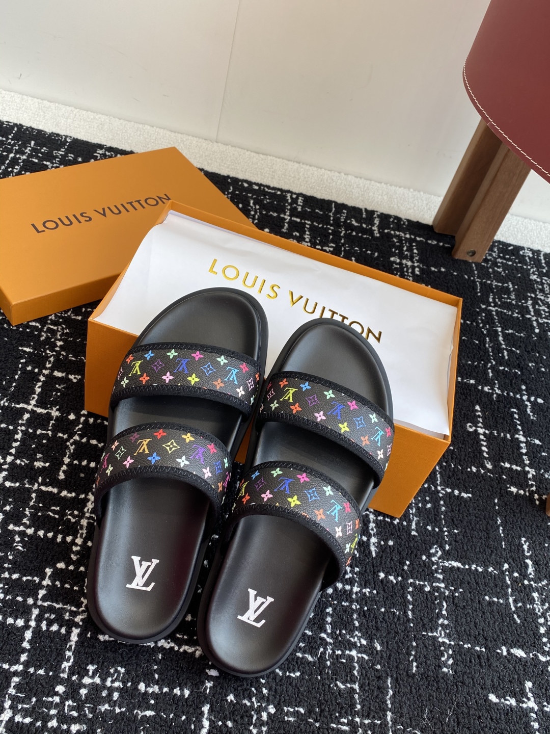 代购级
Louis vuitton 25ss 沙滩拖 又一爆款 最新 顶配版本

LV一出即巅峰的超爆款