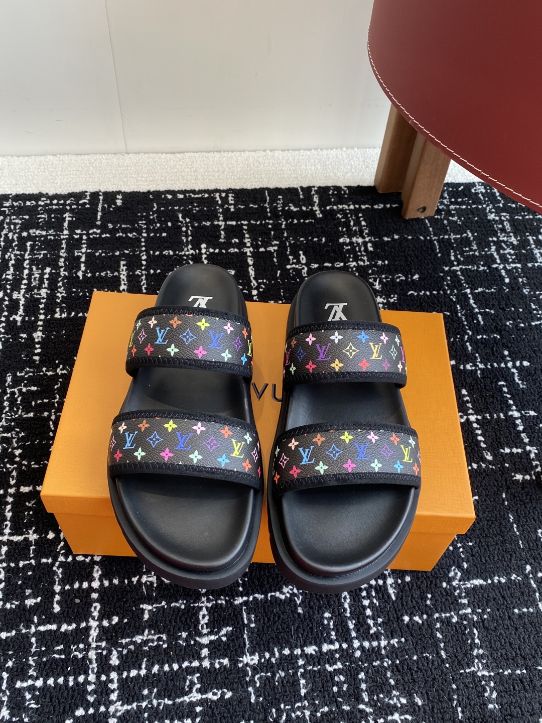 代购级
Louis vuitton 25ss 沙滩拖 又一爆款 最新 顶配版本

LV一出即巅峰的超爆款