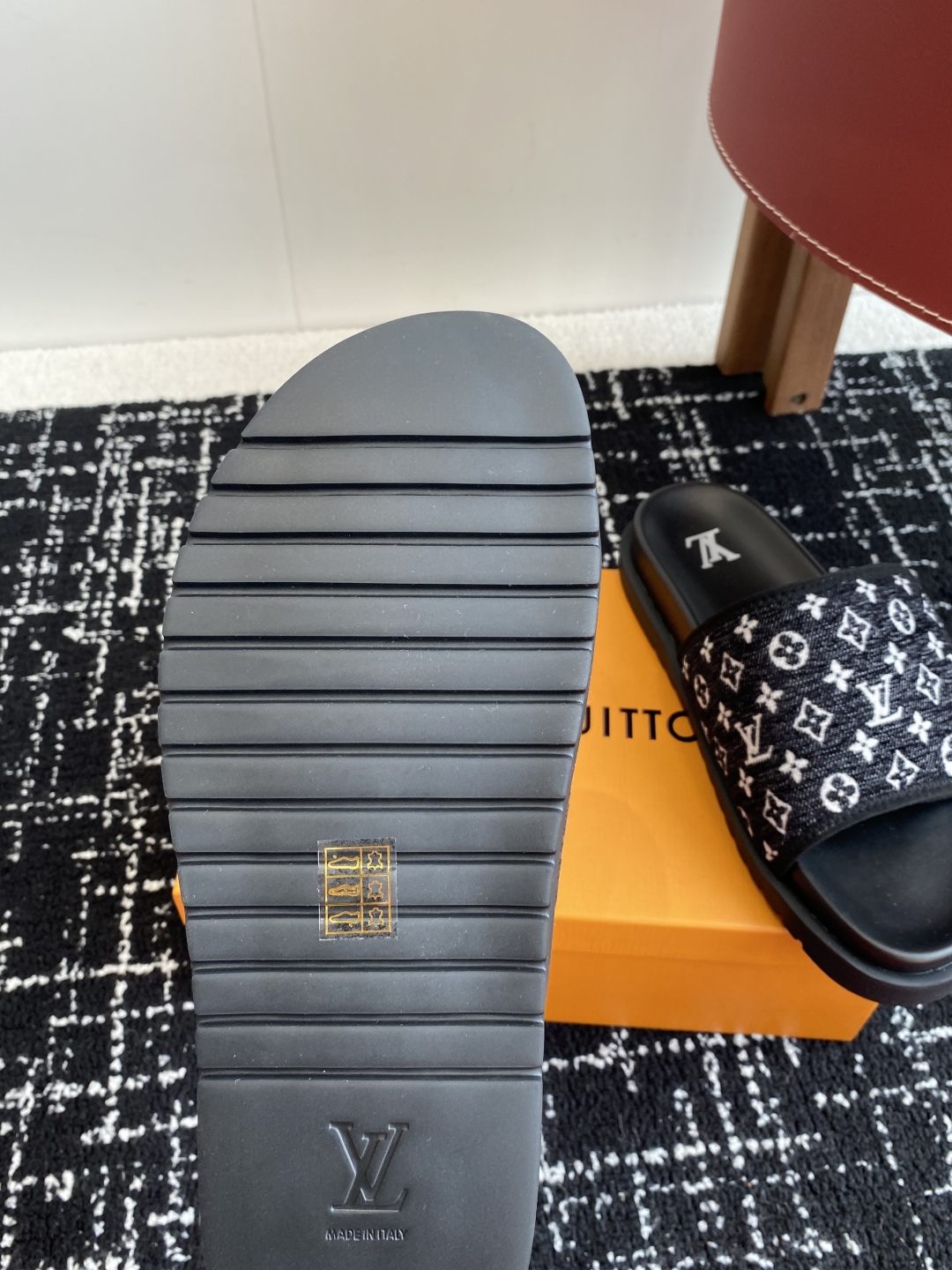 代购级
Louis vuitton 25ss 沙滩拖 又一爆款 最新 顶配版本

LV一出即巅峰的超爆款