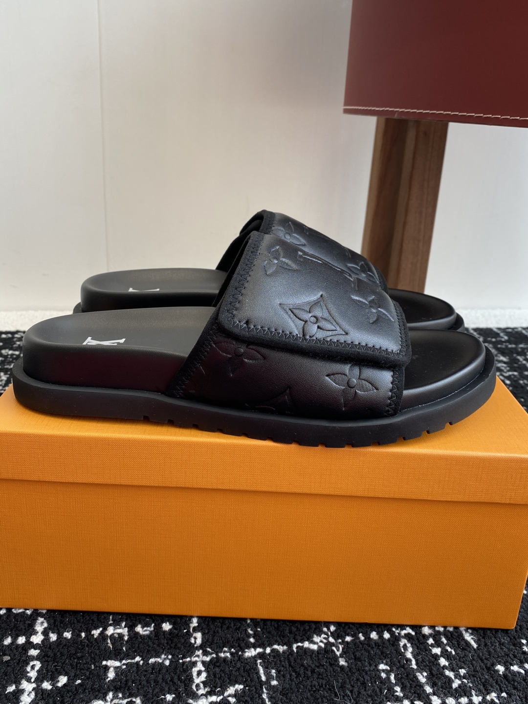 代购级
Louis vuitton 25ss 沙滩拖 又一爆款 最新 顶配版本

LV一出即巅峰的超爆款