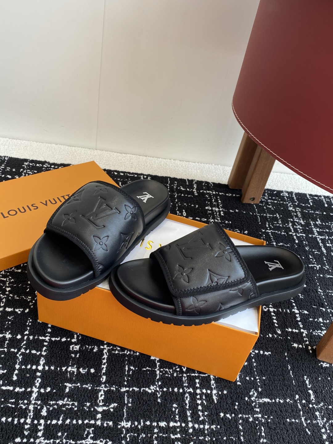 代购级
Louis vuitton 25ss 沙滩拖 又一爆款 最新 顶配版本

LV一出即巅峰的超爆款