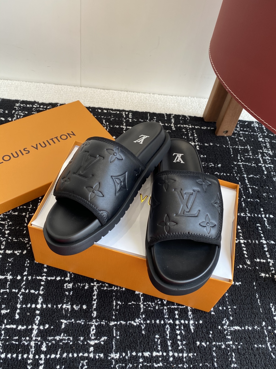 代购级
Louis vuitton 25ss 沙滩拖 又一爆款 最新 顶配版本

LV一出即巅峰的超爆款