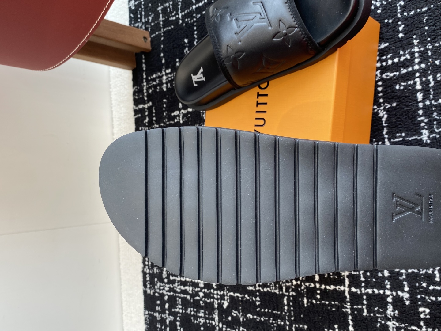 代购级
Louis vuitton 25ss 沙滩拖 又一爆款 最新 顶配版本

LV一出即巅峰的超爆款