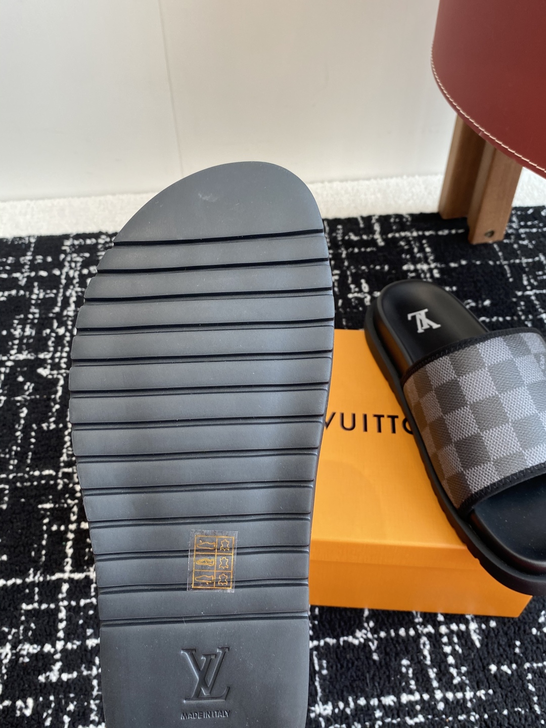 代购级
Louis vuitton 25ss 沙滩拖 又一爆款 最新 顶配版本

LV一出即巅峰的超爆款