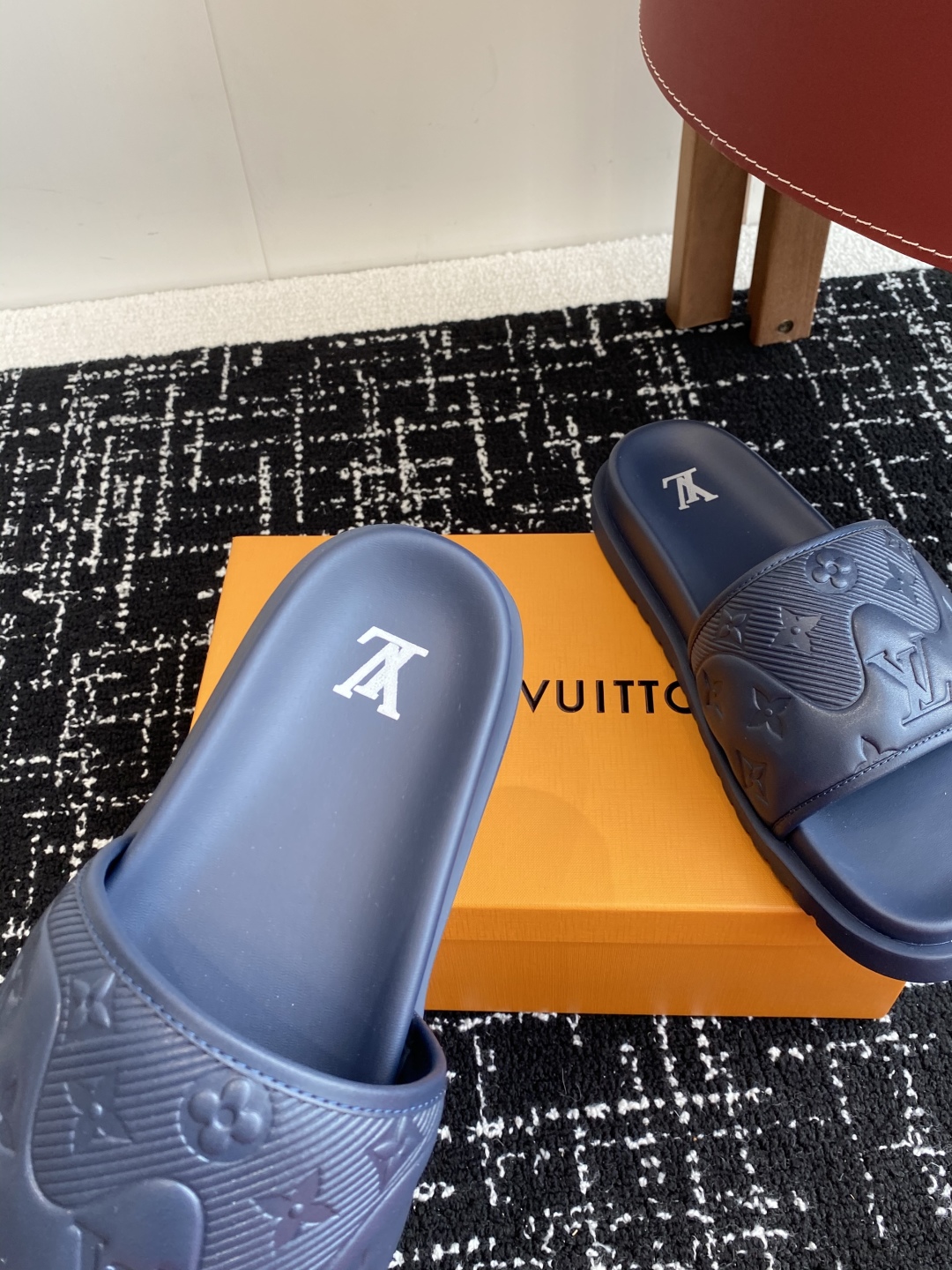 代购级
Louis vuitton 25ss 沙滩拖 又一爆款 最新 顶配版本

LV一出即巅峰的超爆款