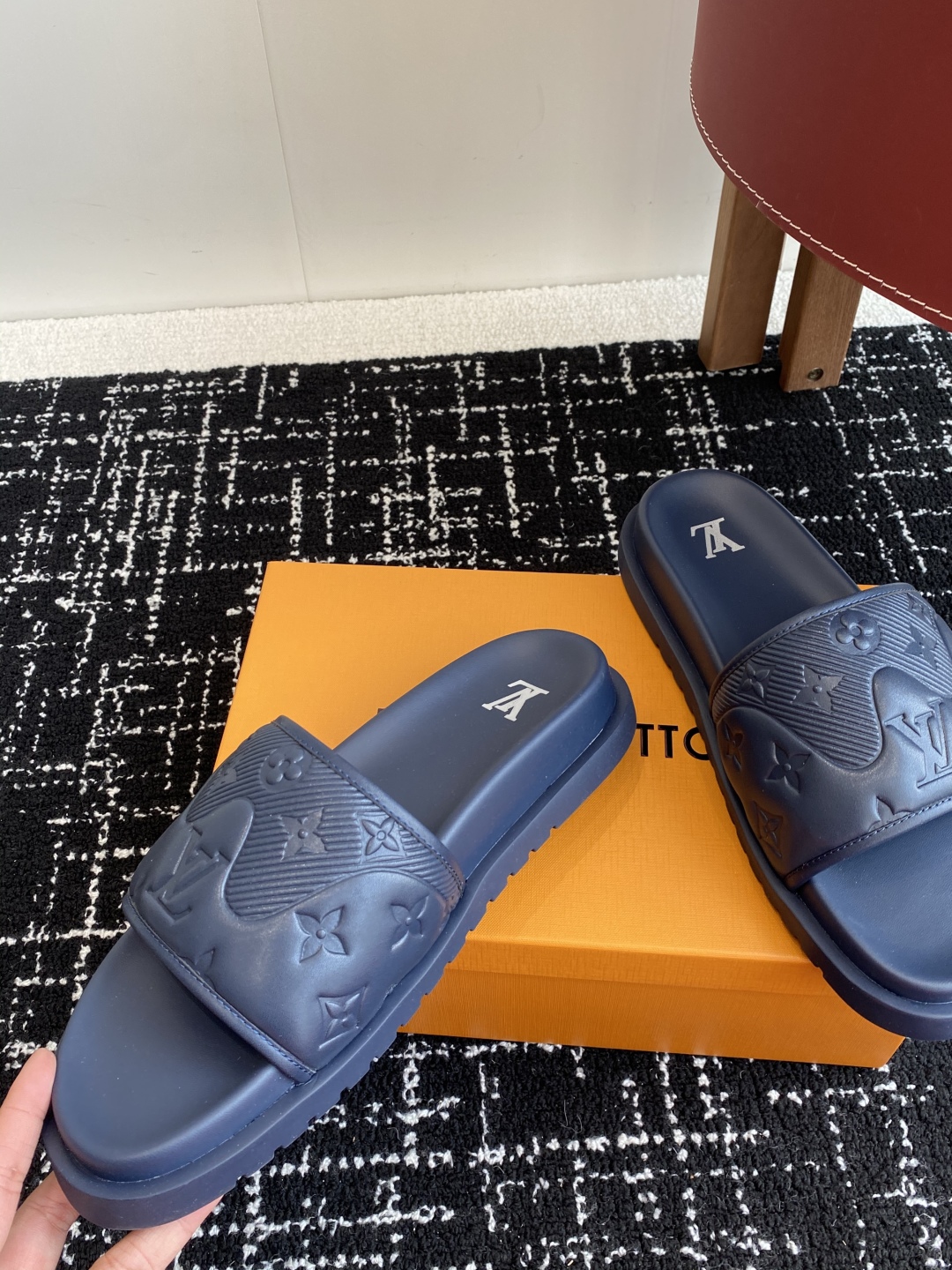 代购级
Louis vuitton 25ss 沙滩拖 又一爆款 最新 顶配版本

LV一出即巅峰的超爆款
