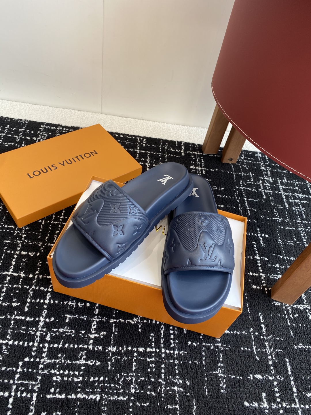 代购级
Louis vuitton 25ss 沙滩拖 又一爆款 最新 顶配版本

LV一出即巅峰的超爆款