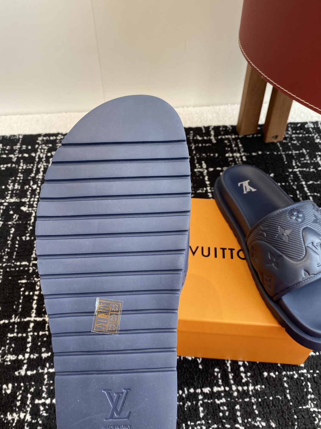 代购级
Louis vuitton 25ss 沙滩拖 又一爆款 最新 顶配版本

LV一出即巅峰的超爆款