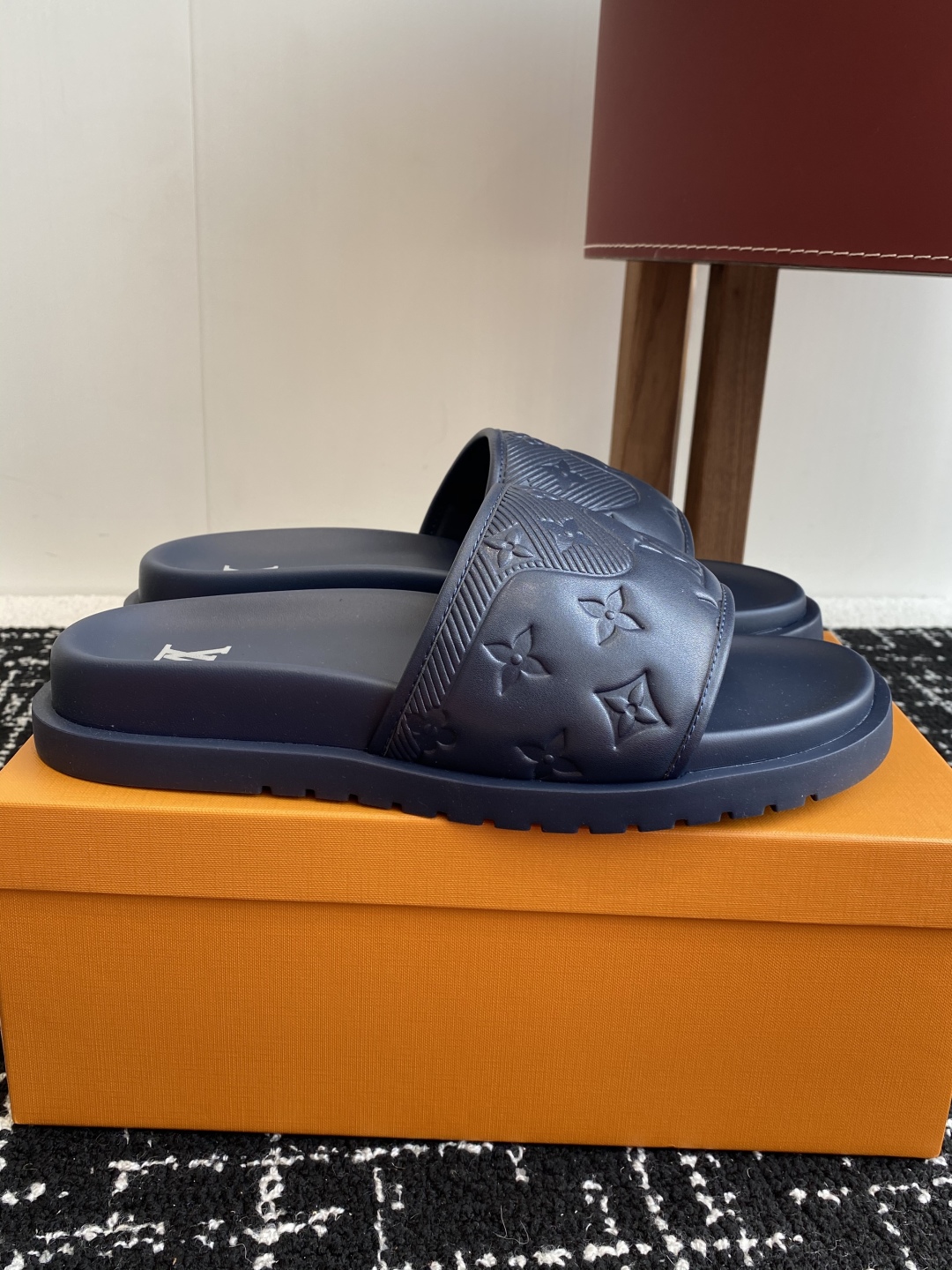 代购级
Louis vuitton 25ss 沙滩拖 又一爆款 最新 顶配版本

LV一出即巅峰的超爆款
