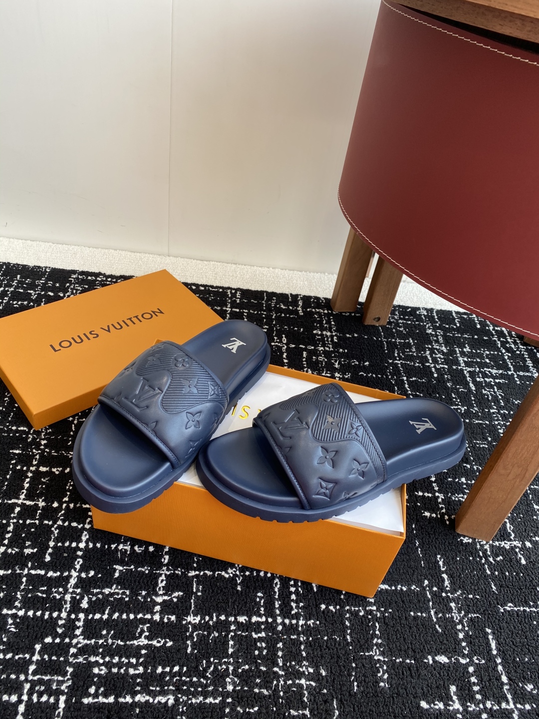 代购级
Louis vuitton 25ss 沙滩拖 又一爆款 最新 顶配版本

LV一出即巅峰的超爆款