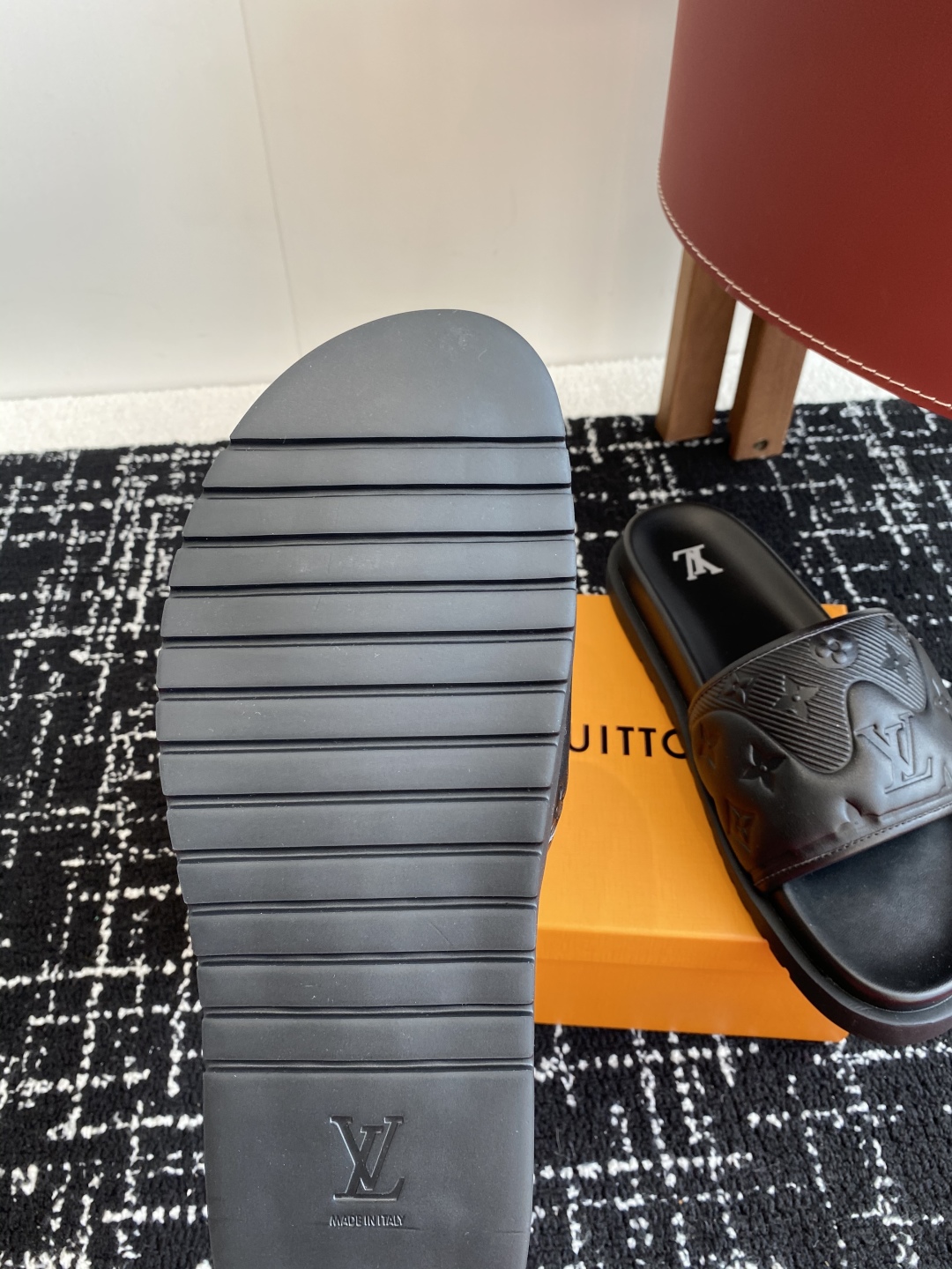 代购级
Louis vuitton 25ss 沙滩拖 又一爆款 最新 顶配版本

LV一出即巅峰的超爆款