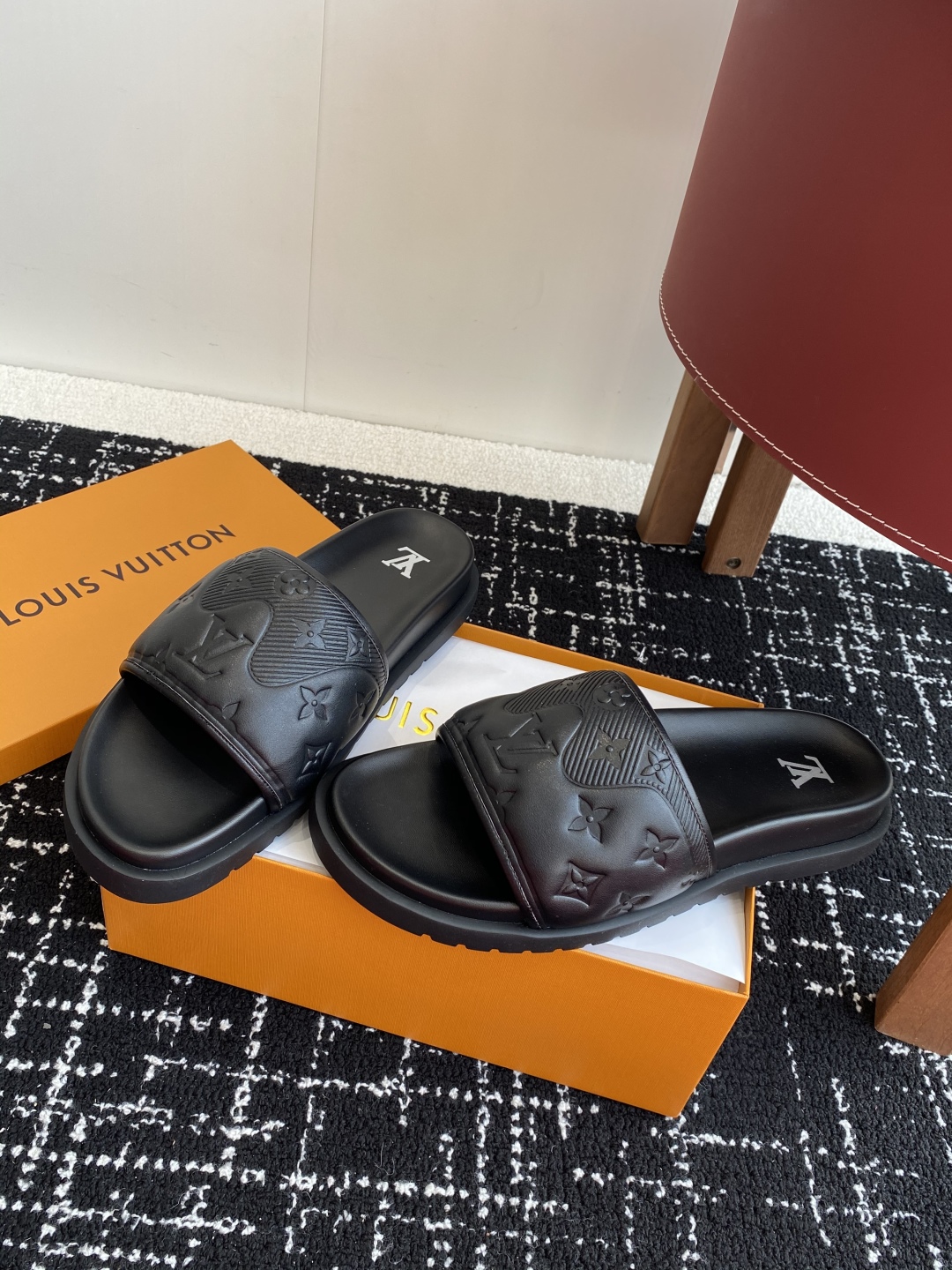 代购级
Louis vuitton 25ss 沙滩拖 又一爆款 最新 顶配版本

LV一出即巅峰的超爆款