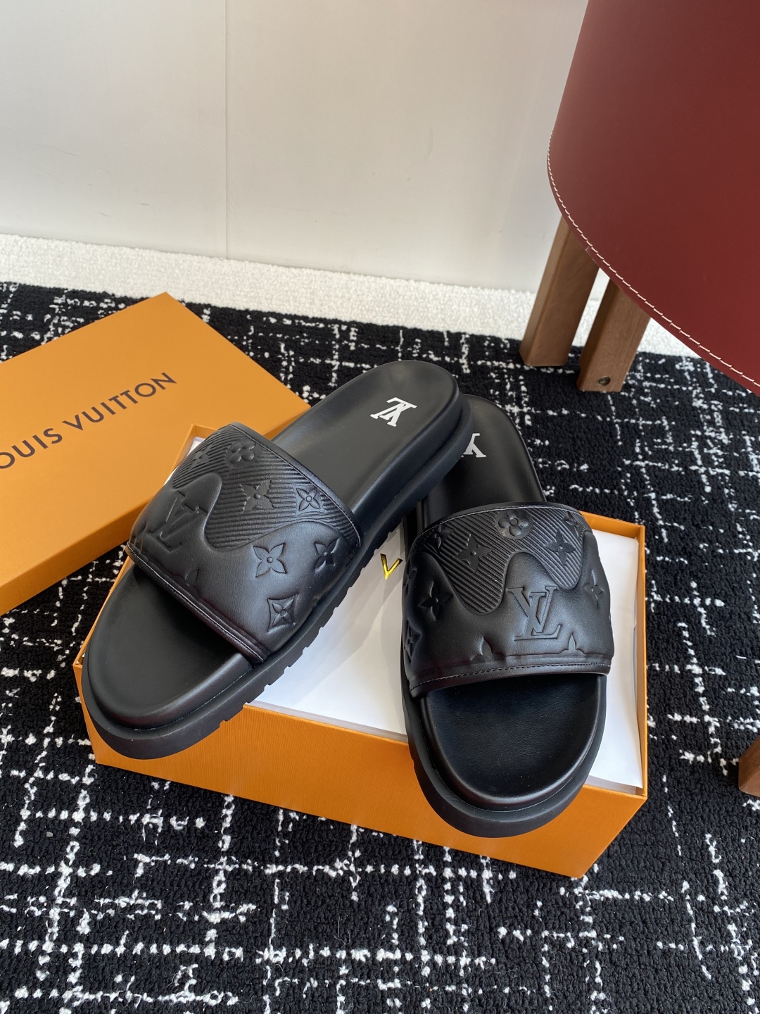 代购级
Louis vuitton 25ss 沙滩拖 又一爆款 最新 顶配版本

LV一出即巅峰的超爆款