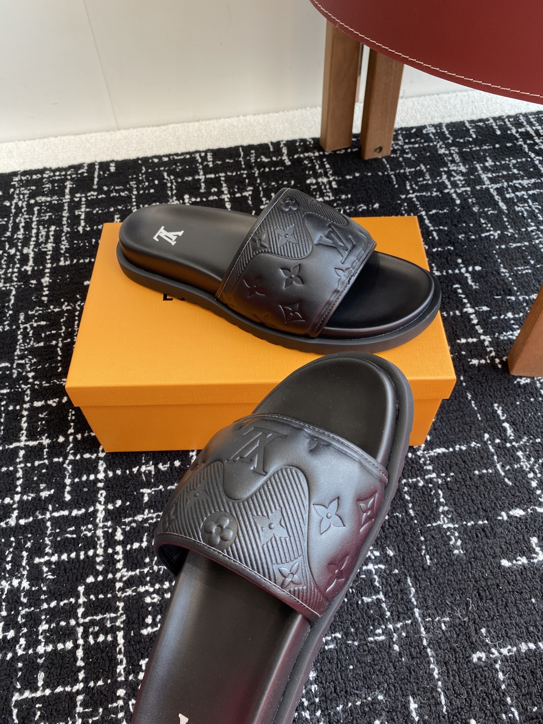 代购级
Louis vuitton 25ss 沙滩拖 又一爆款 最新 顶配版本

LV一出即巅峰的超爆款
