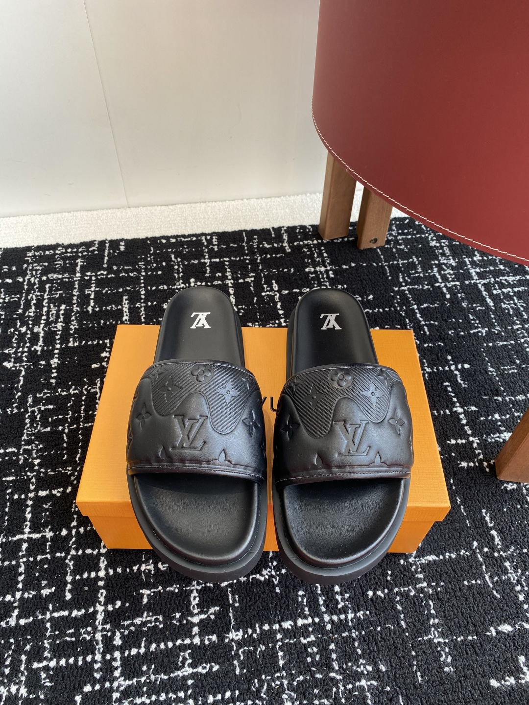 代购级
Louis vuitton 25ss 沙滩拖 又一爆款 最新 顶配版本

LV一出即巅峰的超爆款