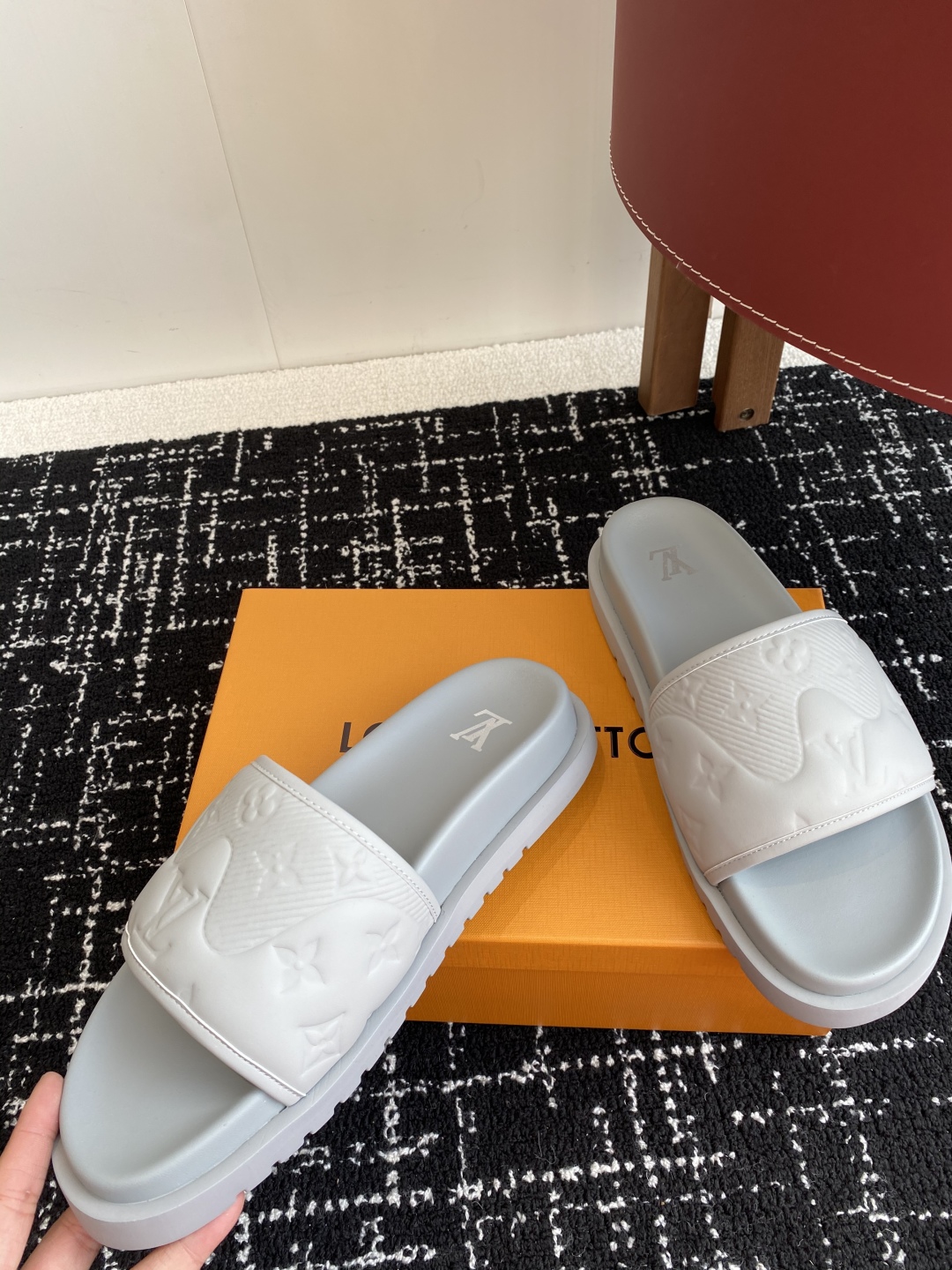 代购级
Louis vuitton 25ss 沙滩拖 又一爆款 最新 顶配版本

LV一出即巅峰的超爆款