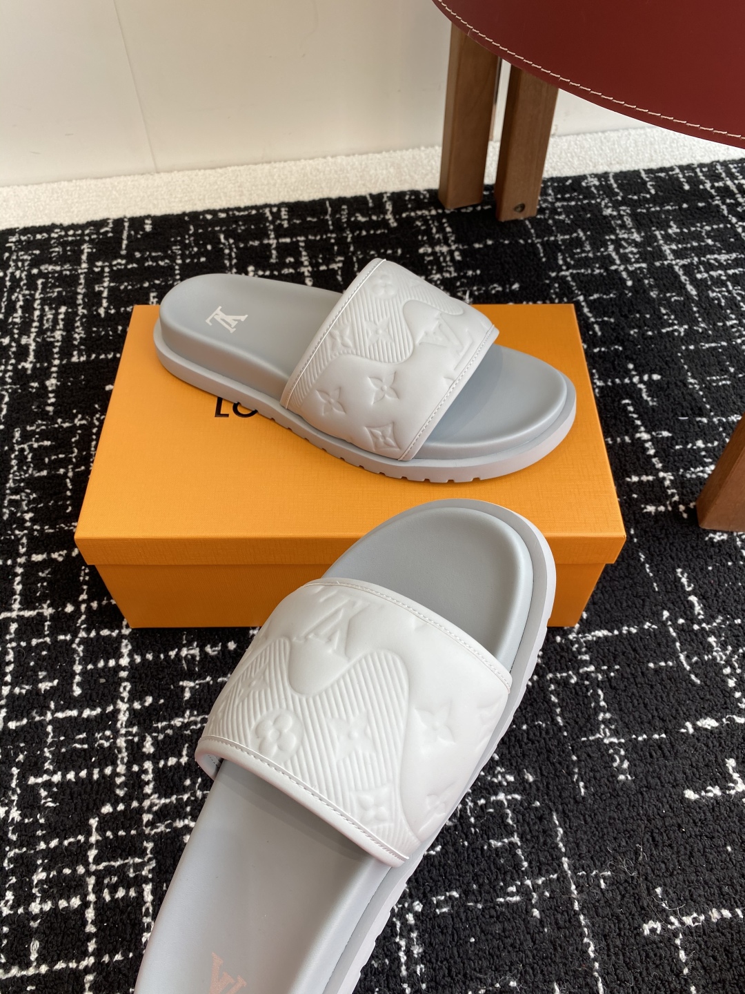 代购级
Louis vuitton 25ss 沙滩拖 又一爆款 最新 顶配版本

LV一出即巅峰的超爆款