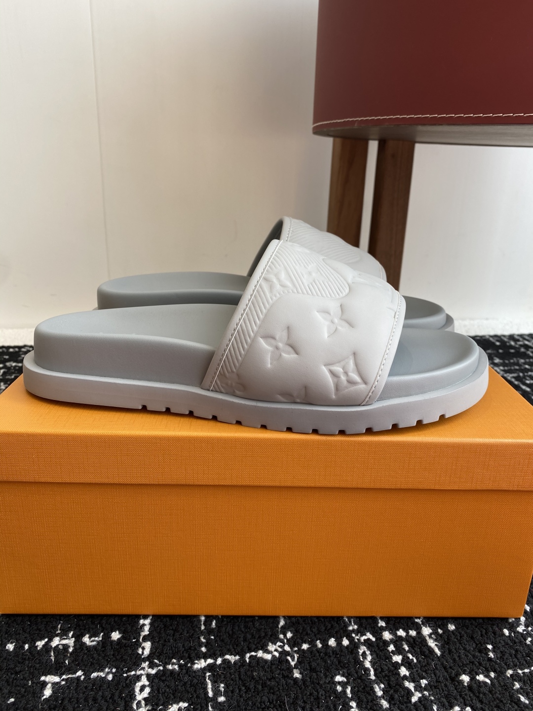 代购级
Louis vuitton 25ss 沙滩拖 又一爆款 最新 顶配版本

LV一出即巅峰的超爆款