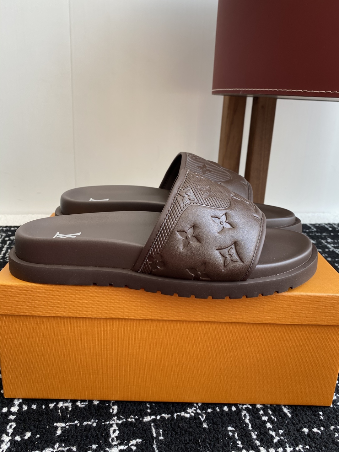 代购级
Louis vuitton 25ss 沙滩拖 又一爆款 最新 顶配版本

LV一出即巅峰的超爆款