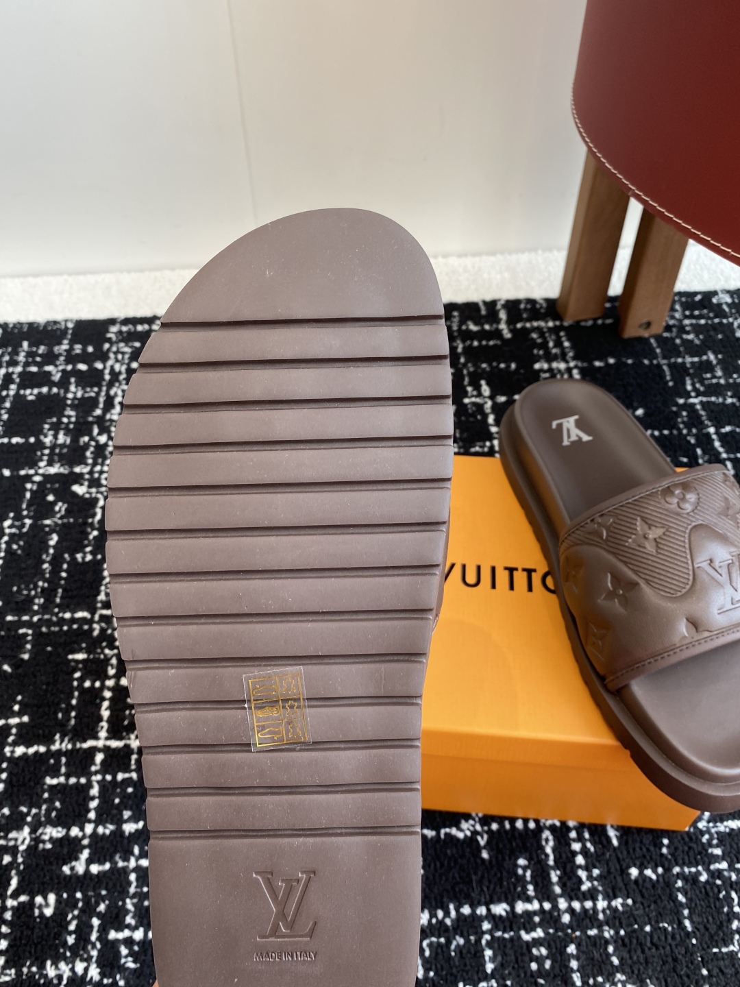 代购级
Louis vuitton 25ss 沙滩拖 又一爆款 最新 顶配版本

LV一出即巅峰的超爆款