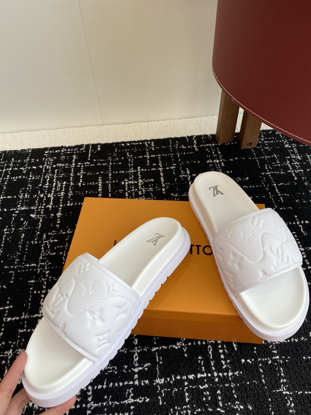 代购级
Louis vuitton 25ss 沙滩拖 又一爆款 最新 顶配版本

LV一出即巅峰的超爆款
