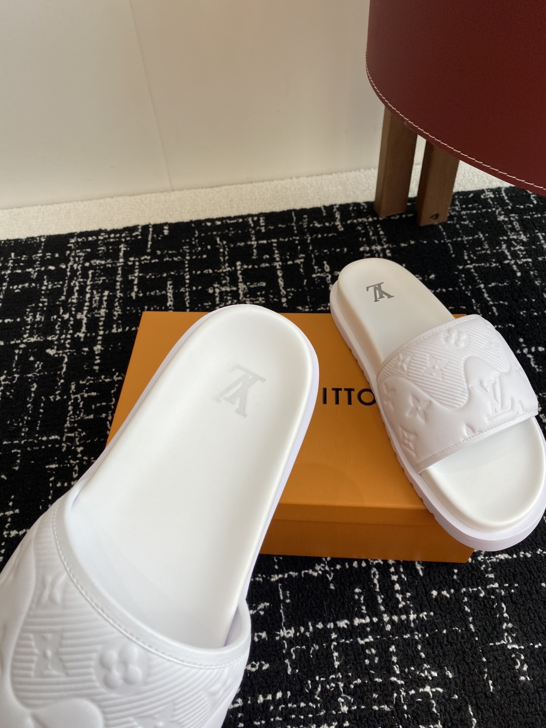 代购级
Louis vuitton 25ss 沙滩拖 又一爆款 最新 顶配版本

LV一出即巅峰的超爆款