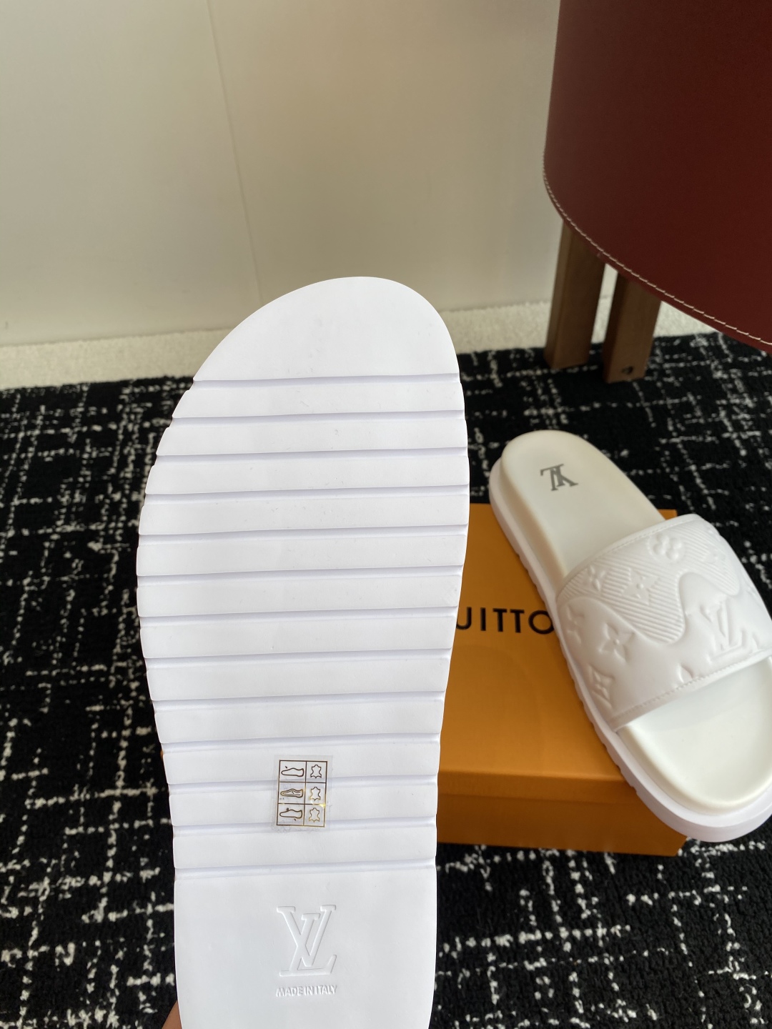 代购级
Louis vuitton 25ss 沙滩拖 又一爆款 最新 顶配版本

LV一出即巅峰的超爆款