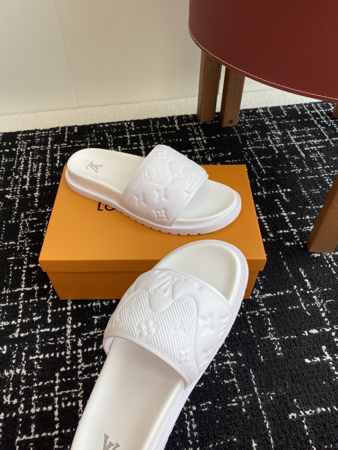 代购级
Louis vuitton 25ss 沙滩拖 又一爆款 最新 顶配版本

LV一出即巅峰的超爆款