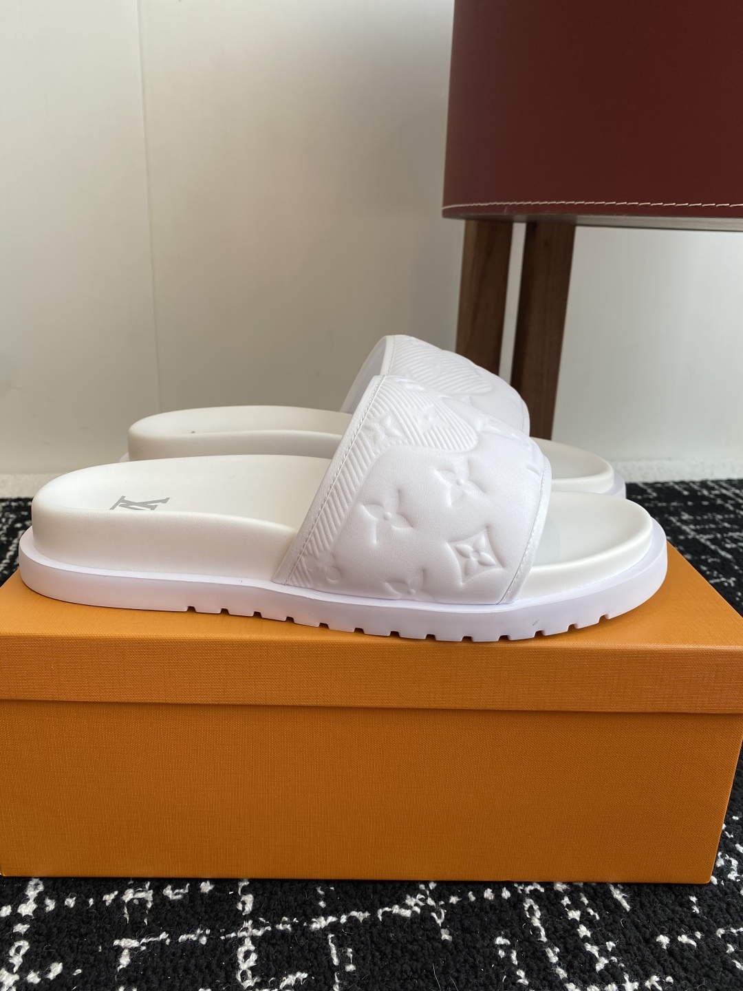 代购级
Louis vuitton 25ss 沙滩拖 又一爆款 最新 顶配版本

LV一出即巅峰的超爆款