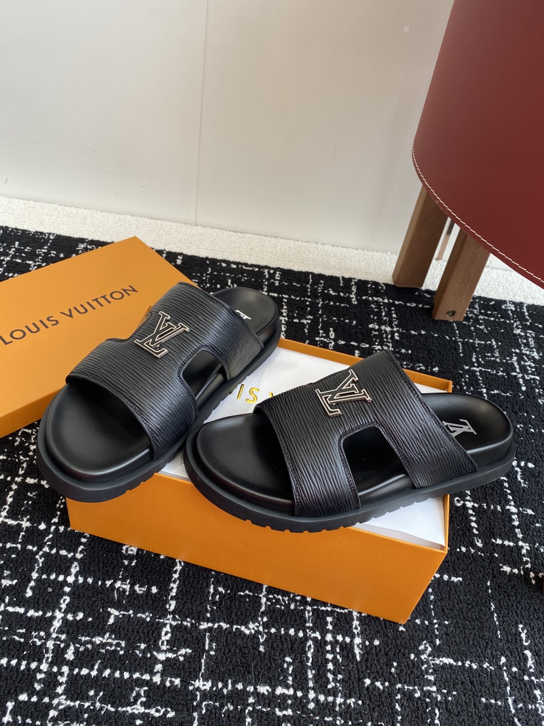 代购级
Louis vuitton 25ss 沙滩拖 又一爆款 最新 顶配版本

LV一出即巅峰的超爆款