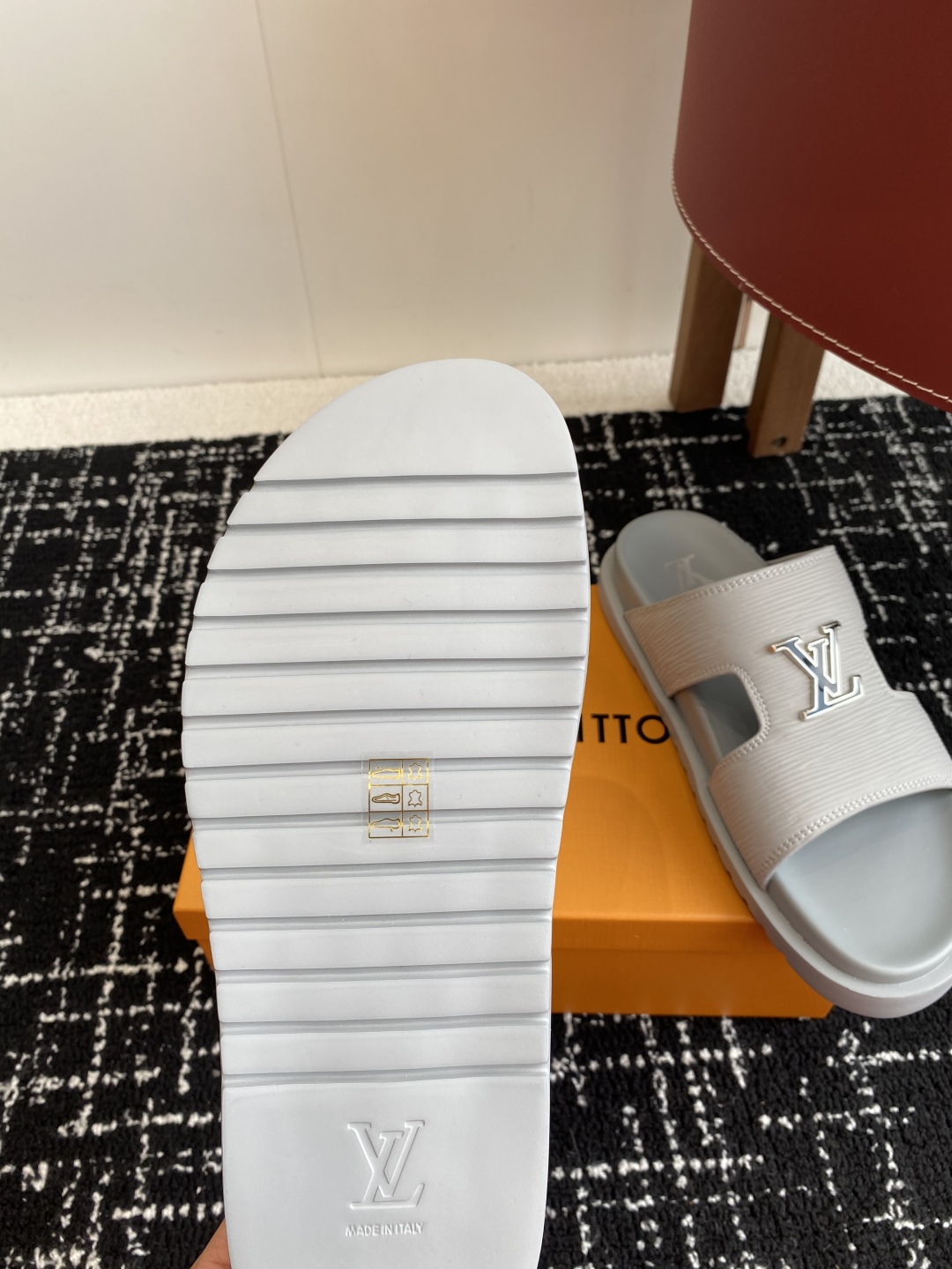 代购级
Louis vuitton 25ss 沙滩拖 又一爆款 最新 顶配版本

LV一出即巅峰的超爆款