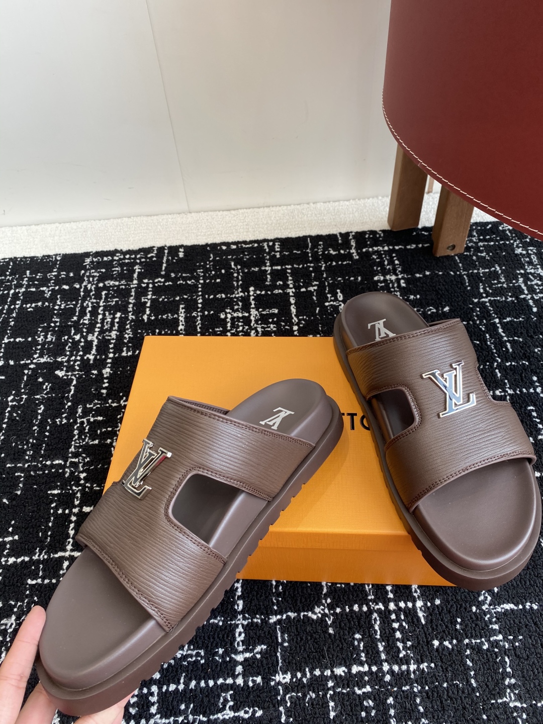 代购级
Louis vuitton 25ss 沙滩拖 又一爆款 最新 顶配版本

LV一出即巅峰的超爆款