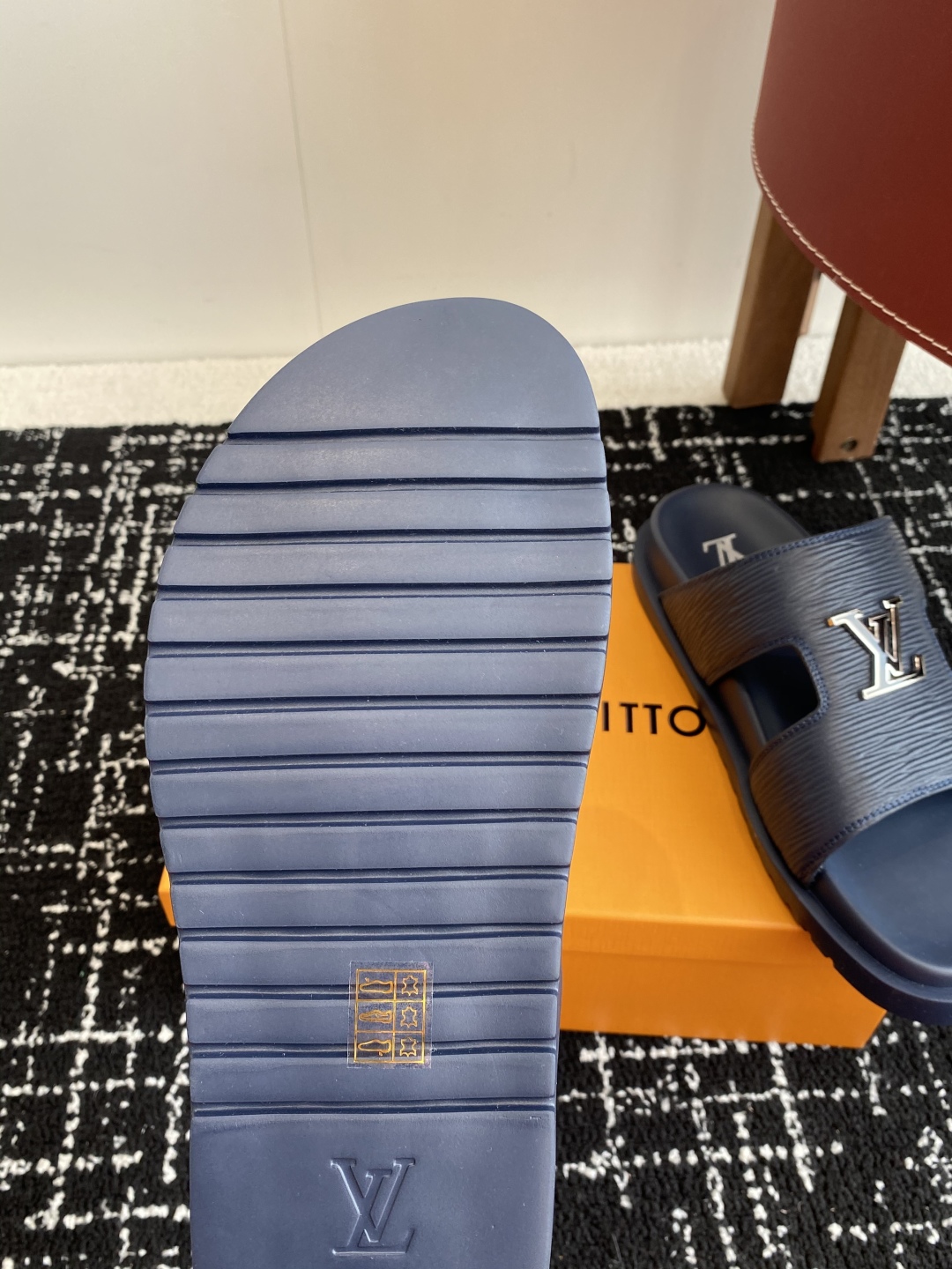 代购级
Louis vuitton 25ss 沙滩拖 又一爆款 最新 顶配版本

LV一出即巅峰的超爆款