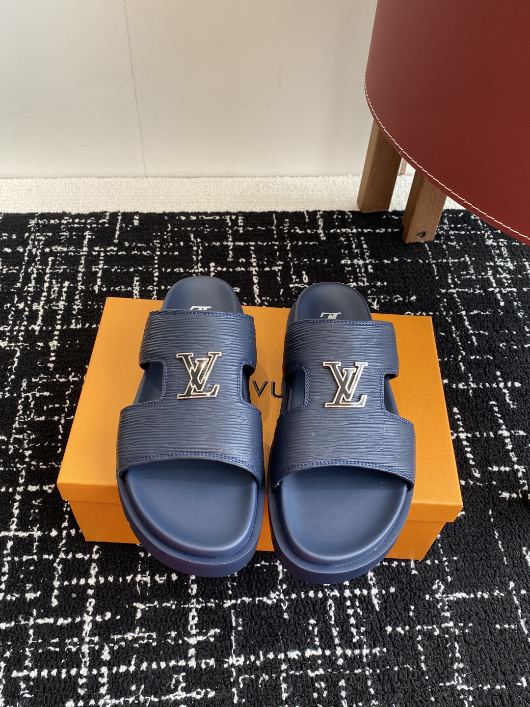 代购级
Louis vuitton 25ss 沙滩拖 又一爆款 最新 顶配版本

LV一出即巅峰的超爆款