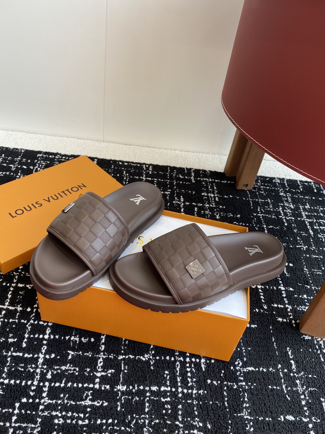 代购级
Louis vuitton 25ss 沙滩拖 又一爆款 最新 顶配版本

LV一出即巅峰的超爆款