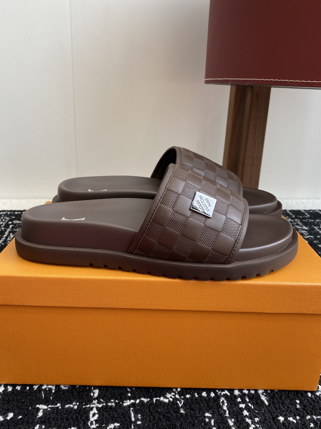 代购级
Louis vuitton 25ss 沙滩拖 又一爆款 最新 顶配版本

LV一出即巅峰的超爆款
