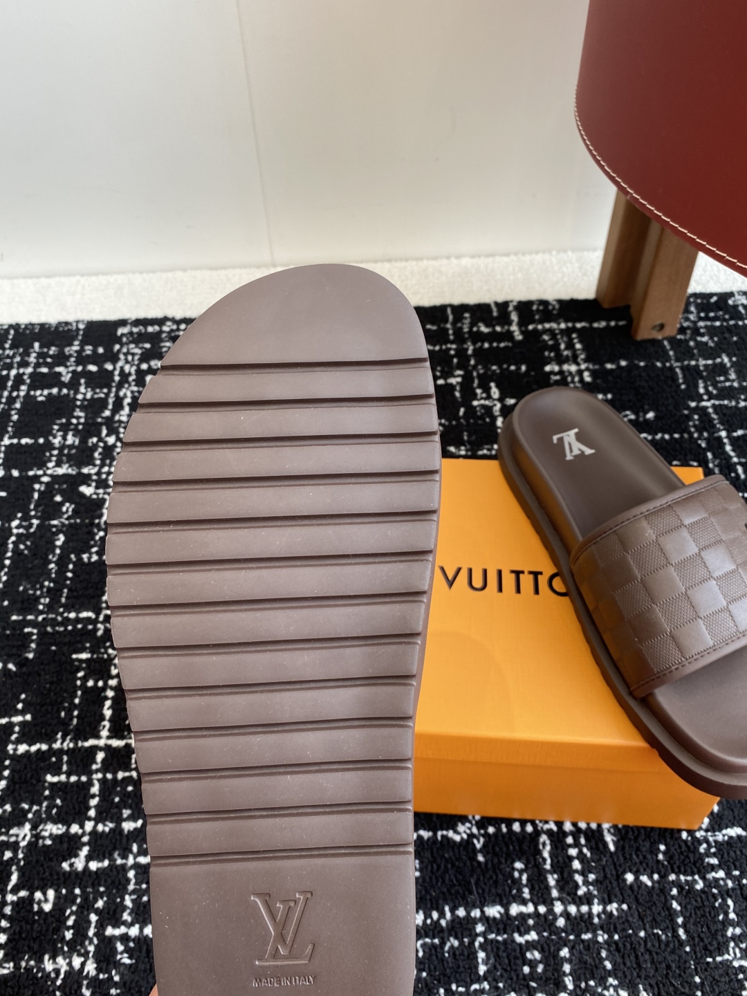 代购级
Louis vuitton 25ss 沙滩拖 又一爆款 最新 顶配版本

LV一出即巅峰的超爆款