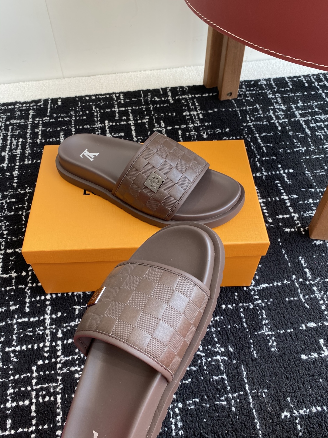 代购级
Louis vuitton 25ss 沙滩拖 又一爆款 最新 顶配版本

LV一出即巅峰的超爆款