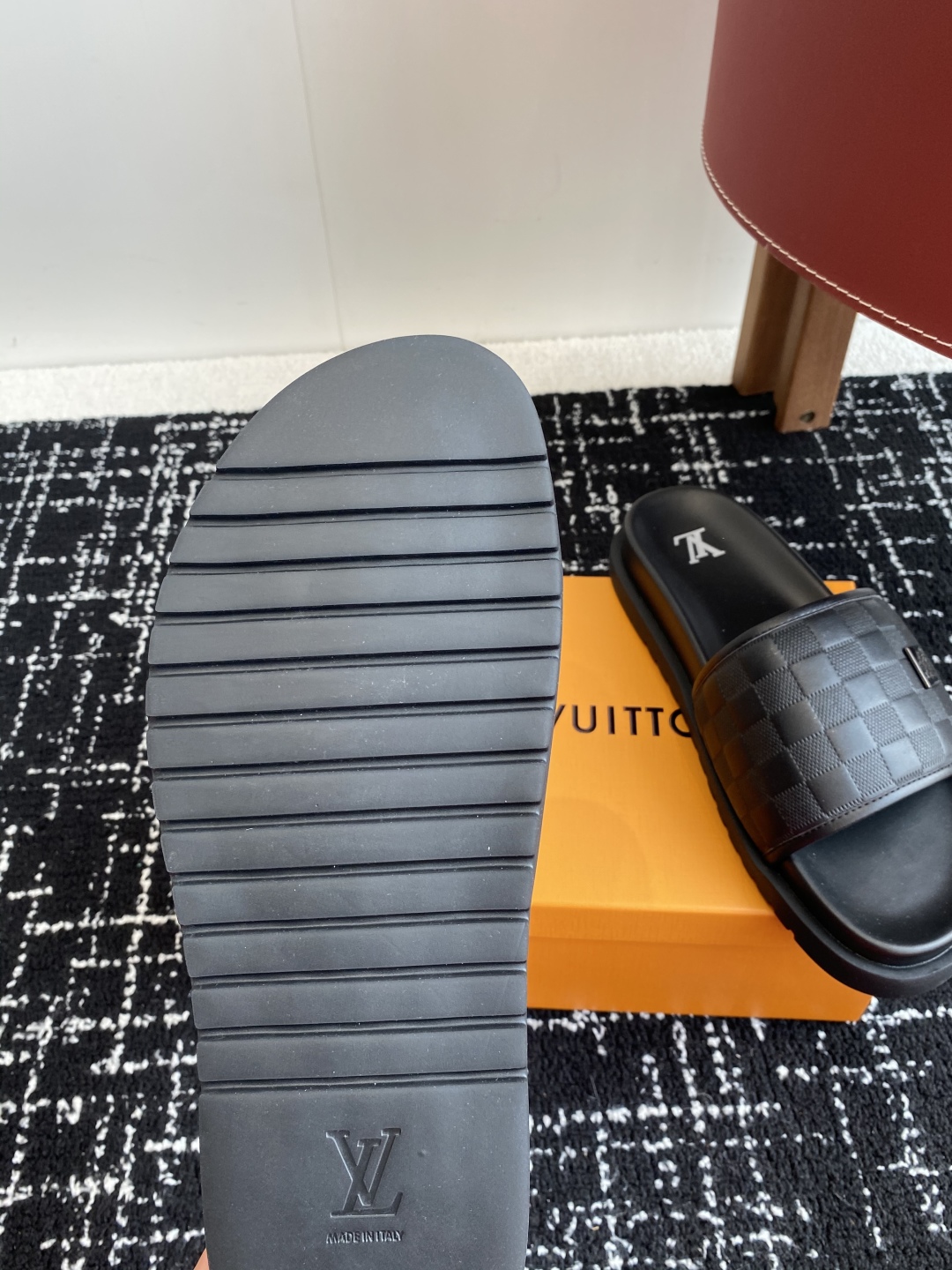 代购级
Louis vuitton 25ss 沙滩拖 又一爆款 最新 顶配版本

LV一出即巅峰的超爆款